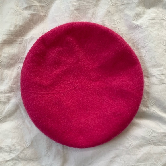 SOLD Beret lot! - Picture 6 of 6